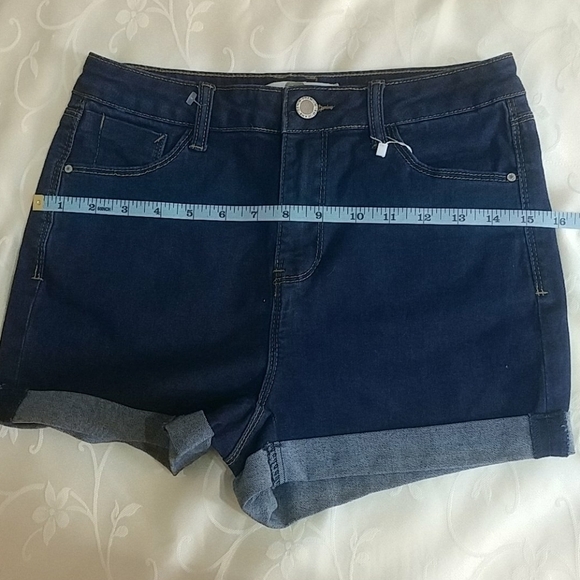 HIGH Rise Cuffed Short - Picture 10 of 10